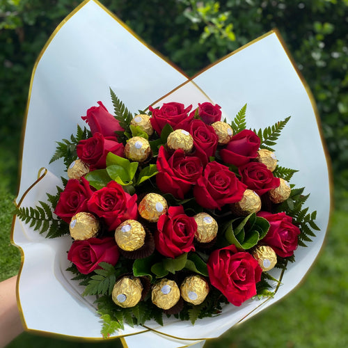 Buquê Siena Doce - 15 Rosas + 2 Caixas de Ferrero Rocher