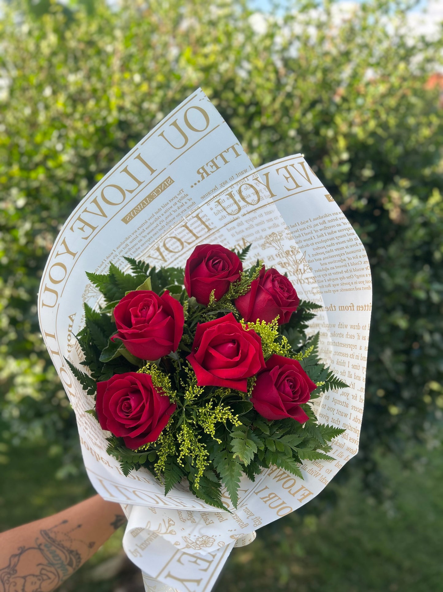 Clássico Buquê de 6 Rosas Vermelhas