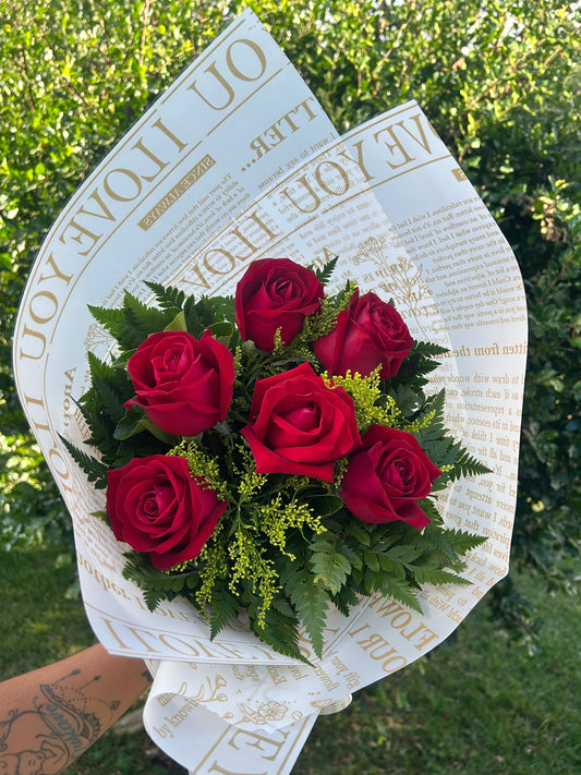 Clássico Buquê de 6 Rosas Vermelhas