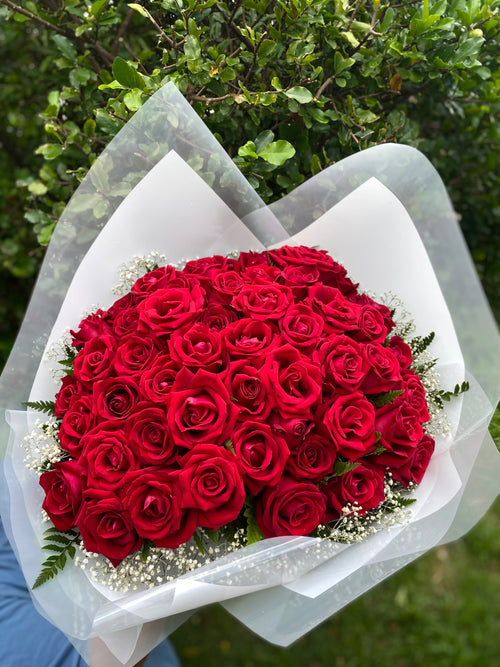 Buquê de 50 Rosas Vermelhas